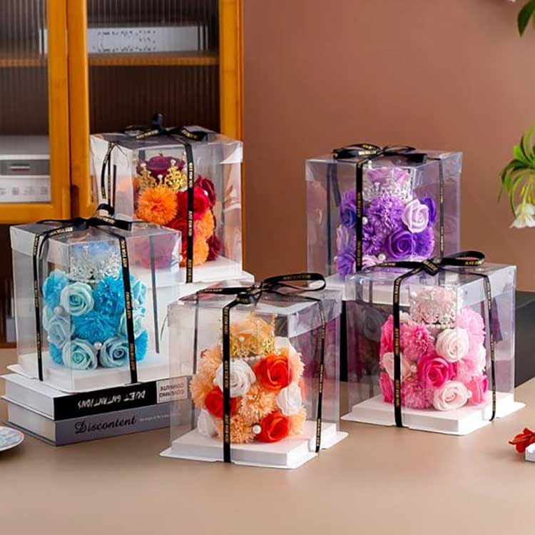 Подаръчна кутия с розови цветя